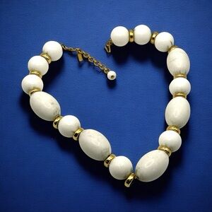 Chic Chunky Vintage Monet White and Gold Graduated Bead Necklac